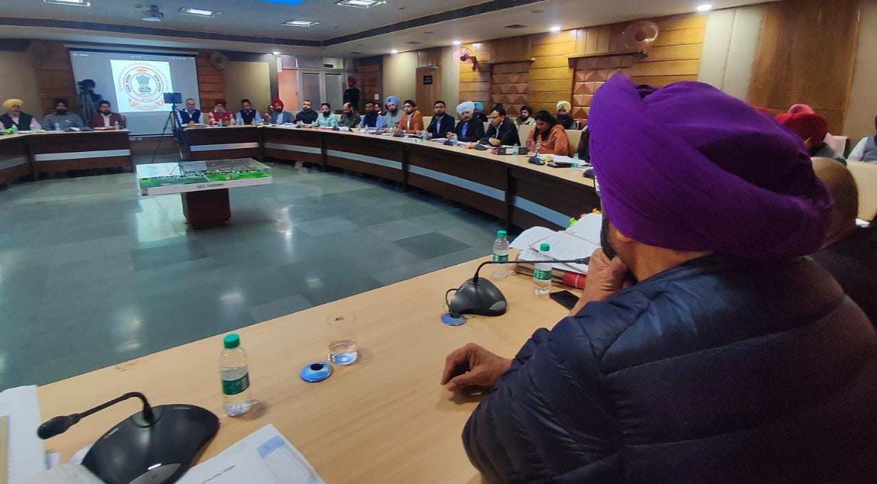 ਅਧਿਕਾਰੀਆਂ ਨੂੰ ਵਿਕਾਸ ਕਾਰਜ ਸਮੇਂ ਸਿਰ ਮੁਕੰਮਲ ਕਰਨ ਦੇ ਨਿਰਦੇਸ਼ ਅਧਿਕਾਰੀਆਂ ਨੂੰ ਵਿਕਾਸ ਕਾਰਜ ਸਮੇਂ ਸਿਰ ਮੁਕੰਮਲ ਕਰਨ ਦੇ ਨਿਰਦੇਸ਼